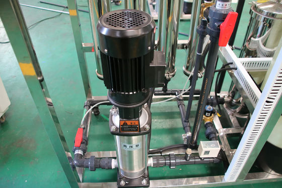2TPH 3.0kW-380-415V 2xFRP δεξαμενές Αρακά νερού Αντίστροφη όσμωση σταθμός ύδρευσης