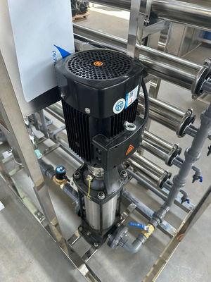 6TPH 7.9kW-380-415V 2xFRP δεξαμενές Αμυδρό νερό Αντίστροφη οσμωτική μονάδα ύδρευσης