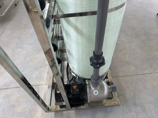 6TPH 7.9kW-380-415V 2xFRP δεξαμενές Αμυδρό νερό Αντίστροφη οσμωτική μονάδα ύδρευσης