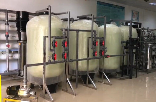 8TPH 14kW-380-415V 3xFRP δεξαμενές Βραχτόνερο Αντίστροφη οσμωτική μονάδα ύδρευσης