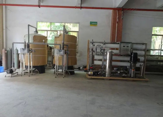 8TPH 14kW FRP δεξαμενές RO Βιομηχανική μηχανή επεξεργασίας πόσιμου νερού με δείκτες λειτουργικής κατάστασης